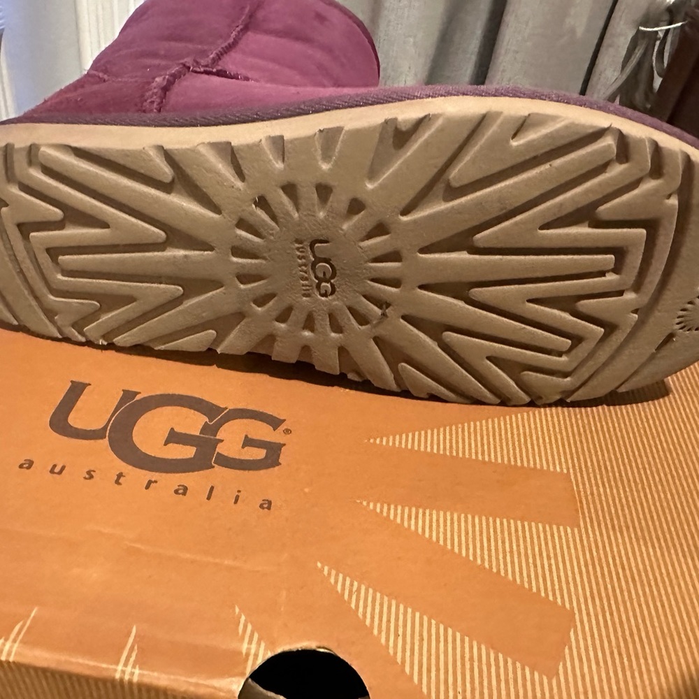 UGGS Boots Size 7 - Picture 6 of 6